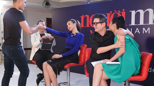 Thí sinh Next Top Model bế thốc Thanh Hằng trên sân khấu ảnh 7