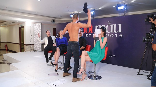 Thí sinh Next Top Model bế thốc Thanh Hằng trên sân khấu ảnh 9