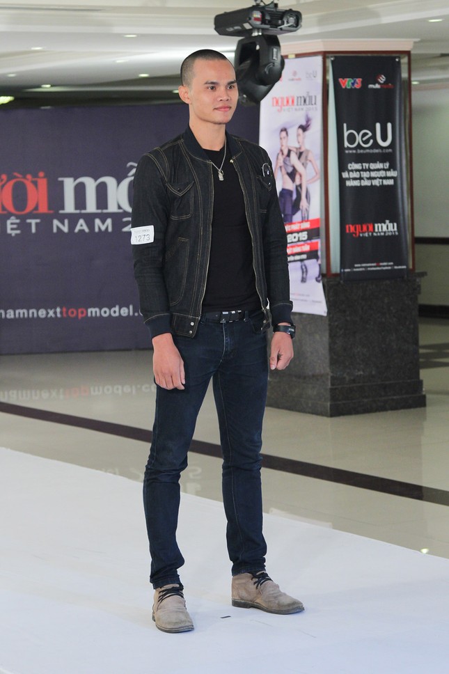 Thí sinh Next Top Model bế thốc Thanh Hằng trên sân khấu ảnh 1