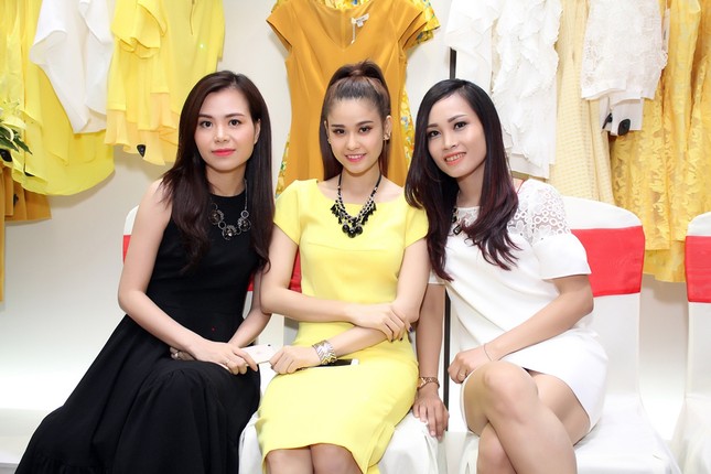 Trương Quỳnh Anh đội mưa đi diễn một mình ảnh 6