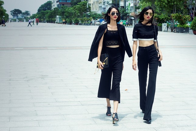 'Gái quê' Chà Mi khoe lưng trần táo bạo trên phố ảnh 8