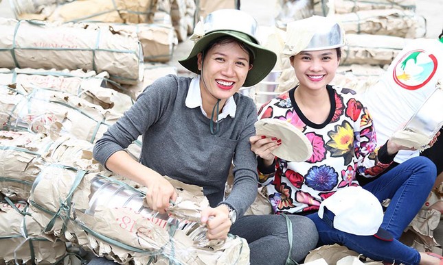 Trang Trần mang bầu 6 tháng vẫn đi làm từ thiện ảnh 3