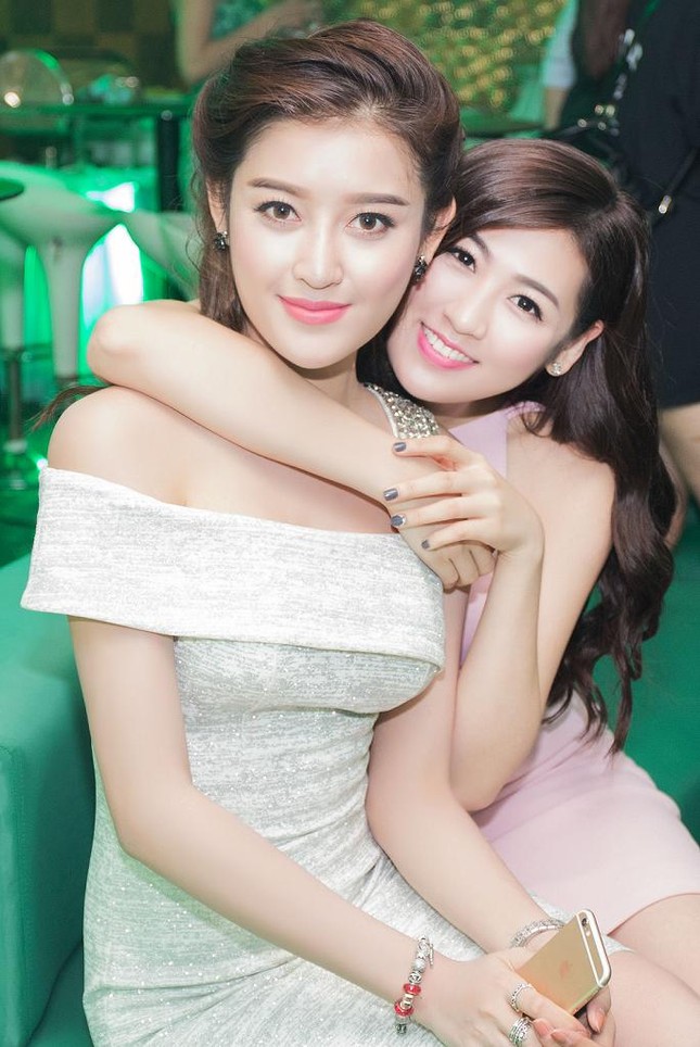 Bản tin Hoa hậu: Kỳ Duyên vui trung thu với các bệnh nhi ung thư ảnh 4