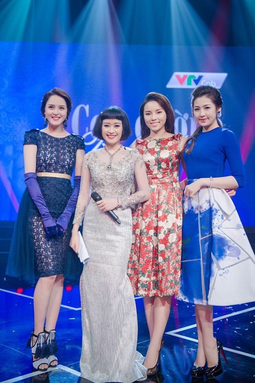 Bản tin Hoa hậu: Kỳ Duyên vui trung thu với các bệnh nhi ung thư ảnh 7