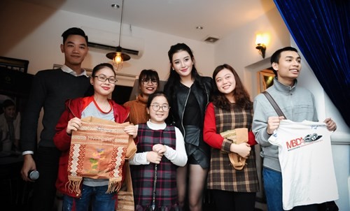 Phạm Hương, Lan Khuê tỏa sáng ở 'đấu trường' sắc đẹp thế giới ảnh 8