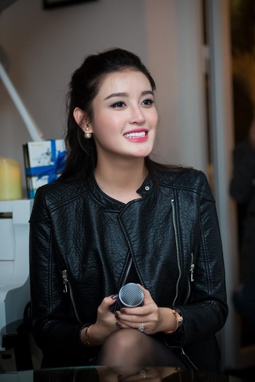 Phạm Hương, Lan Khuê tỏa sáng ở 'đấu trường' sắc đẹp thế giới ảnh 7