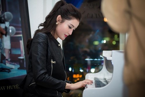Phạm Hương, Lan Khuê tỏa sáng ở 'đấu trường' sắc đẹp thế giới ảnh 9