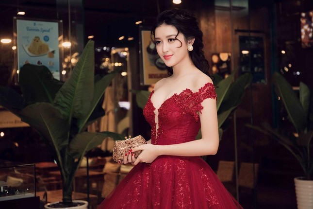 Dàn Hoa hậu, Á hậu khoe sắc vóc với váy áo gợi cảm ảnh 3