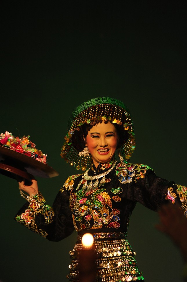 Vở diễn 'Tứ Phủ' tái hiện nghi lễ Hầu Đồng nguyên bản ảnh 11