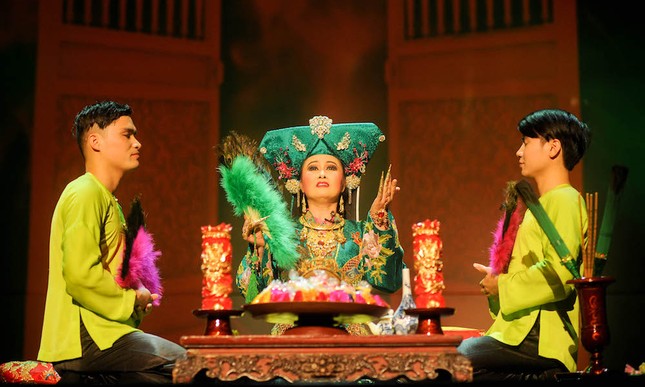 Vở diễn 'Tứ Phủ' tái hiện nghi lễ Hầu Đồng nguyên bản ảnh 4