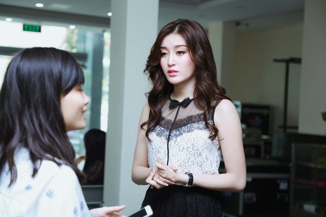 Á hậu Huyền My rạng rỡ bên MC Thùy Linh ảnh 2