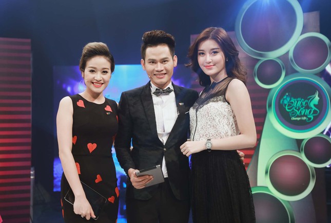 Á hậu Huyền My rạng rỡ bên MC Thùy Linh ảnh 6
