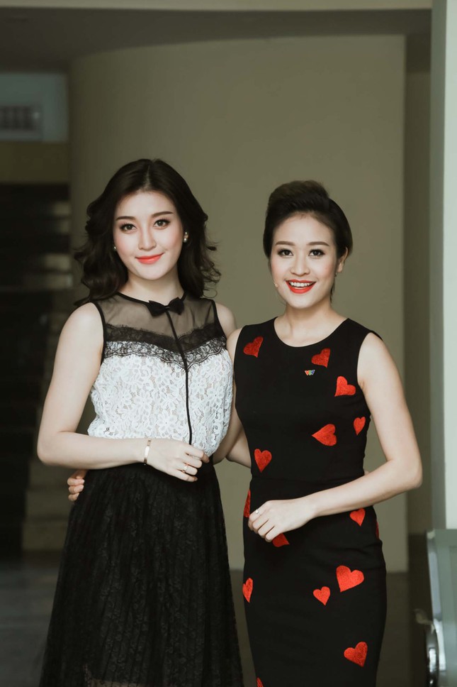 Á hậu Huyền My rạng rỡ bên MC Thùy Linh ảnh 7