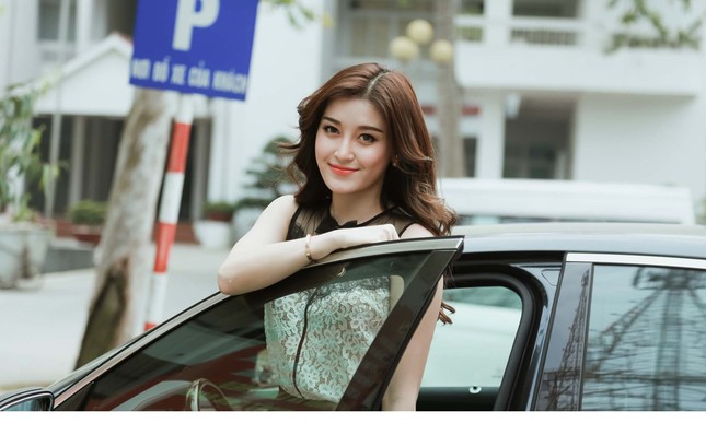 Á hậu Huyền My rạng rỡ bên MC Thùy Linh ảnh 1