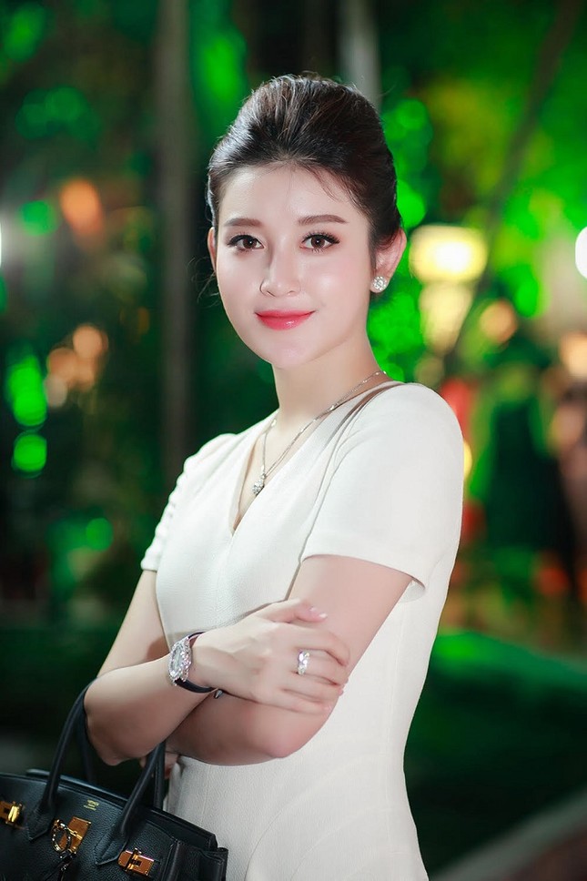 Á hậu Huyền My diện 'cây' hàng hiệu bắt mắt ảnh 1