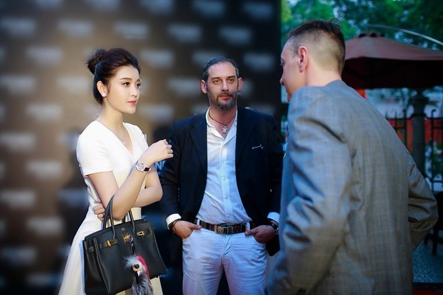 Á hậu Huyền My diện 'cây' hàng hiệu bắt mắt ảnh 7