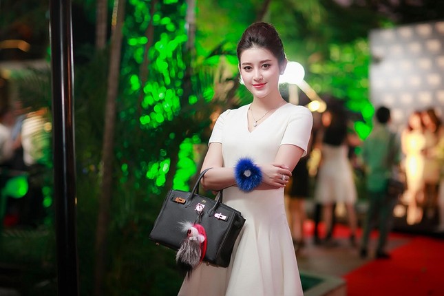 Á hậu Huyền My diện 'cây' hàng hiệu bắt mắt ảnh 2
