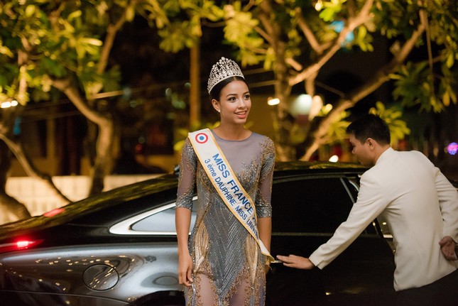 Hoa hậu Pháp: “Vinh dự tham gia họp báo Hoa hậu Việt Nam 2016” ảnh 1