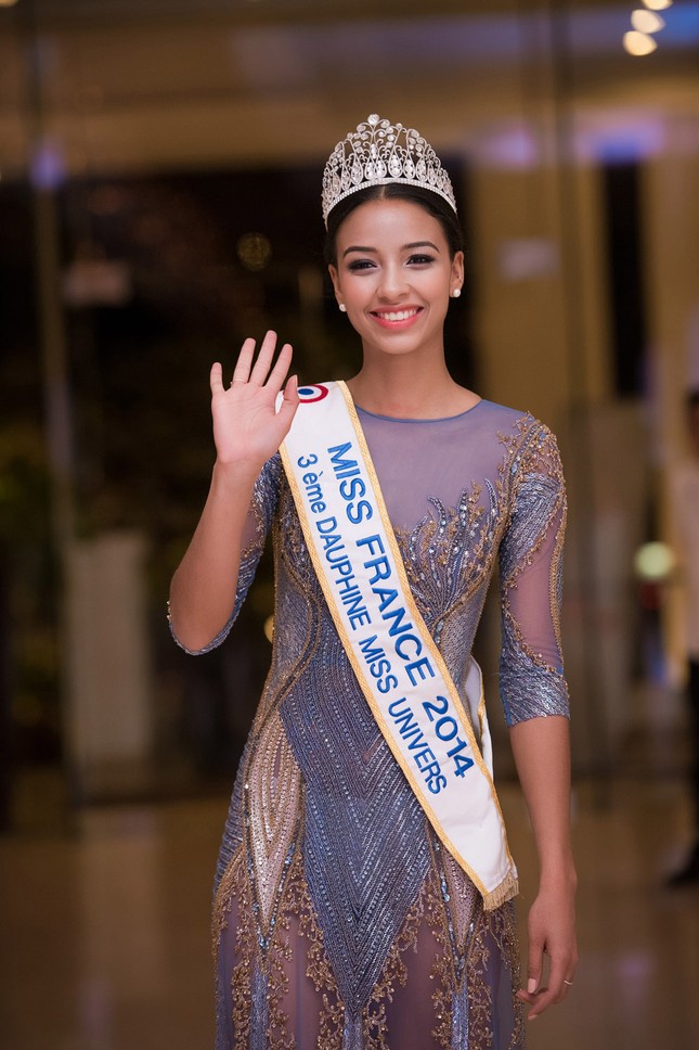 Hoa hậu Pháp: “Vinh dự tham gia họp báo Hoa hậu Việt Nam 2016” ảnh 4