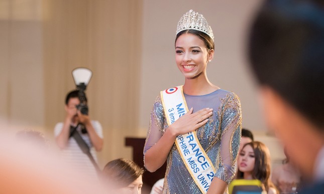 Hoa hậu Pháp: “Vinh dự tham gia họp báo Hoa hậu Việt Nam 2016” ảnh 6