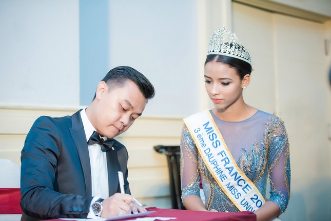 Hoa hậu Pháp: “Vinh dự tham gia họp báo Hoa hậu Việt Nam 2016” ảnh 7