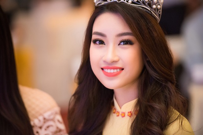 Hoa hậu Mỹ Linh rạng rỡ hội ngộ Ngọc Vân, Thủy Tiên ảnh 8