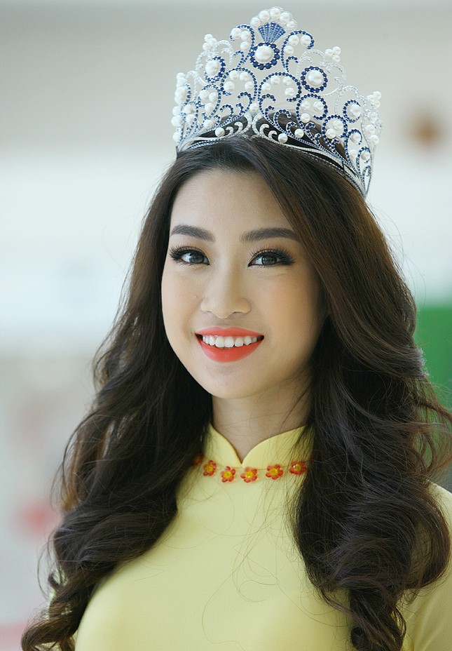 Hoa hậu Mỹ Linh rạng rỡ hội ngộ Ngọc Vân, Thủy Tiên ảnh 3