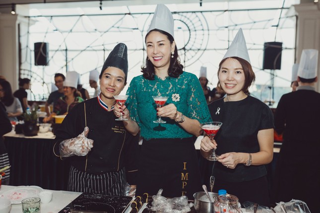 Hoa hậu Hà Kiều Anh trổ tài nấu nướng tại cơ ngơi ở Vũng Tàu ảnh 5