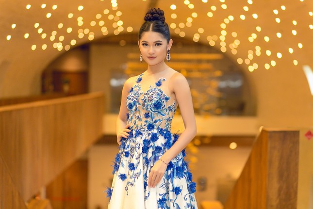 Á hậu Huyền My diện váy xẻ quyến rũ, 'đọ sắc' Thuỳ Dung tại sự kiện ảnh 10