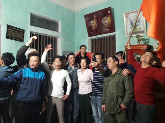 Gia đình Bùi Tiến Dũng mổ trâu khao dân làng ở trận chung kết ảnh 2