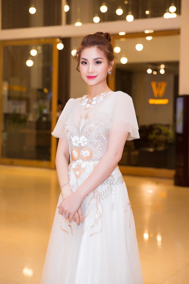 Vợ chồng Bình Minh cùng các con rạng rỡ đi xem thời trang ảnh 2