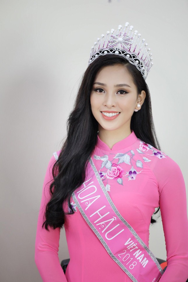 Hoa hậu Trần Tiểu Vy: 'Tôi đủ bản lĩnh để vượt qua cám dỗ' ảnh 2