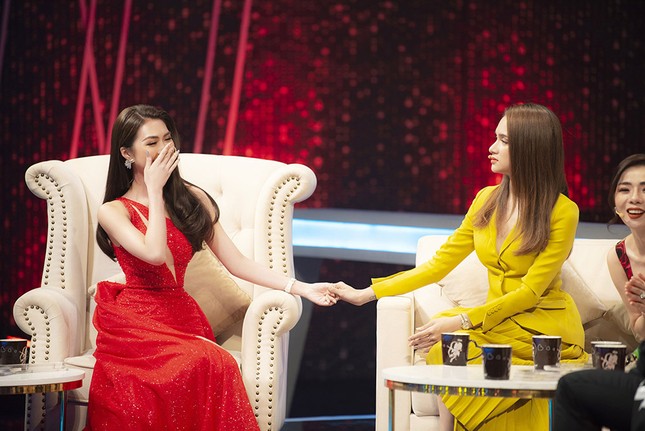 Lệ Quyên, Hương Giang Idol tranh cãi trên sóng truyền hình về 'người thứ ba' ảnh 3