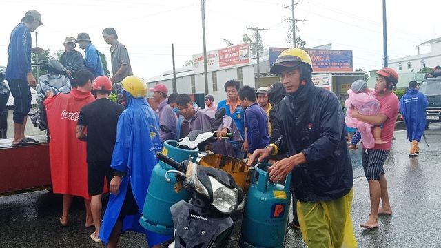 Phú Quốc lũ dâng cao ngang đầu người, huy động 1.000 quân cứu dân ảnh 14