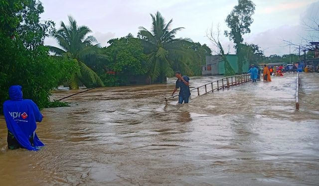 Phú Quốc lũ dâng cao ngang đầu người, huy động 1.000 quân cứu dân ảnh 15