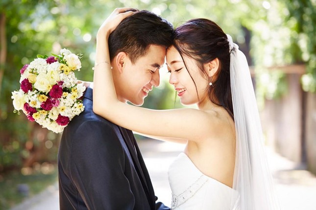 Giới trẻ Trung Quốc không ngại chi mạnh cho đám cưới độc lạ ảnh 1
