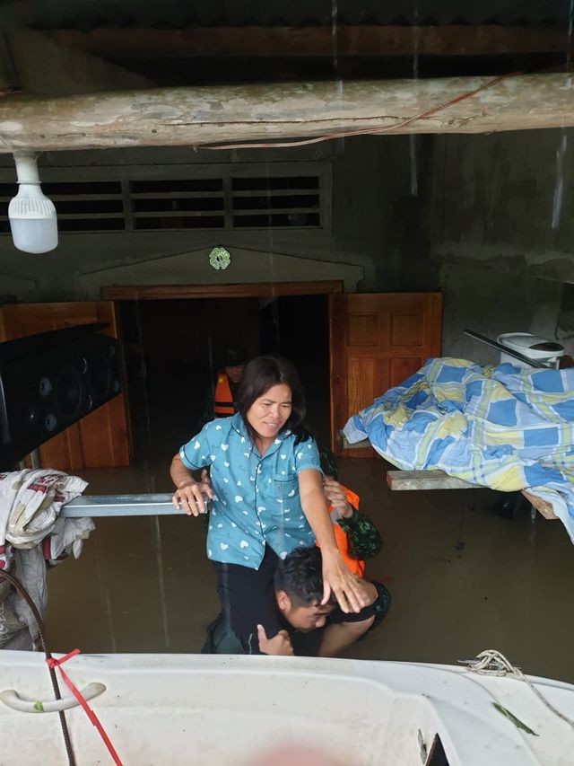 Phú Quốc lũ dâng cao ngang đầu người, huy động 1.000 quân cứu dân ảnh 7