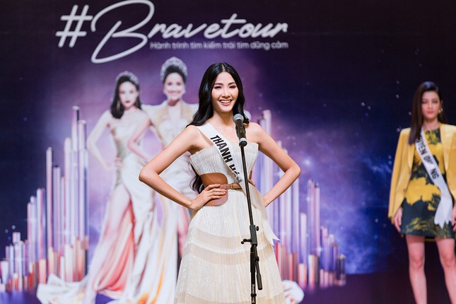 H'Hen Niê khoe nội y táo bạo, đọ tài catwalk cùng Hoàng Thuỳ làm fans 'náo loạn' ảnh 11