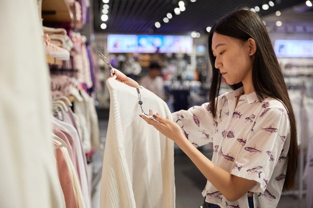 Giới trẻ châu Á 'tiêu tiền như người Mỹ' và gánh nặng nợ ngập đầu ảnh 2