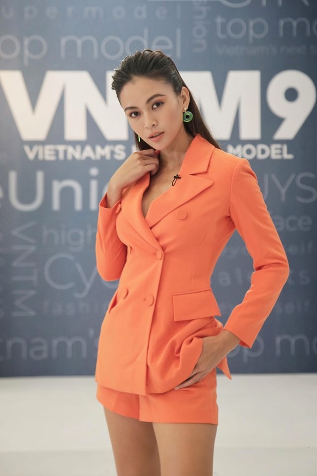 Á hậu Phương Nga-Bình An diện đồ như fashionista, tình tứ đi xem thời trang ảnh 4