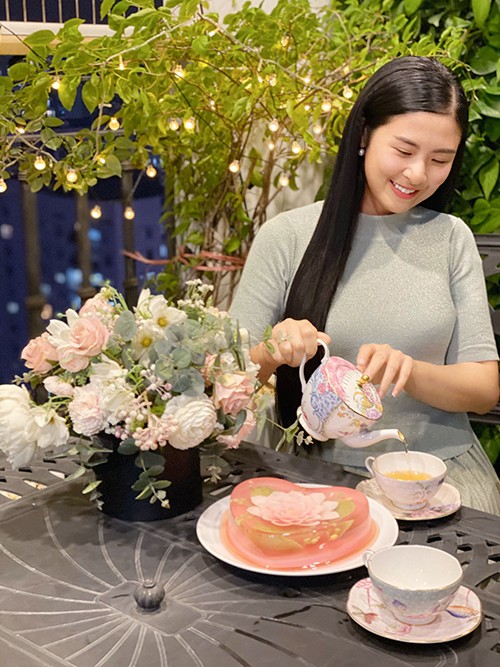 Dàn hoa hậu, á hậu làm gì khi showbiz bị tê liệt thời Covid-19? ảnh 2