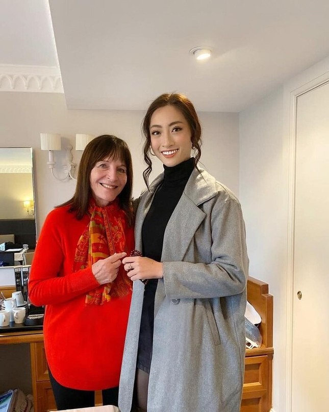 Hoa hậu Tiểu Vy, Lương Thuỳ Linh lo lắng khi Julia Morley mắc Covid-19 ảnh 3