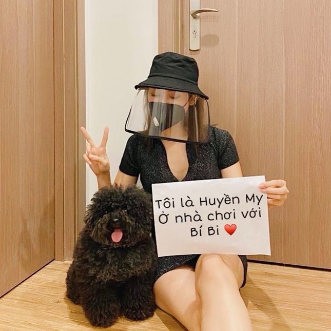 Ở nhà phòng chống COVID-19, Á hậu Thanh Tú-Lan Khuê mặc bikini khoe đường cong sexy ảnh 5