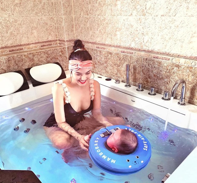 Ở nhà phòng chống COVID-19, Á hậu Thanh Tú-Lan Khuê mặc bikini khoe đường cong sexy ảnh 4