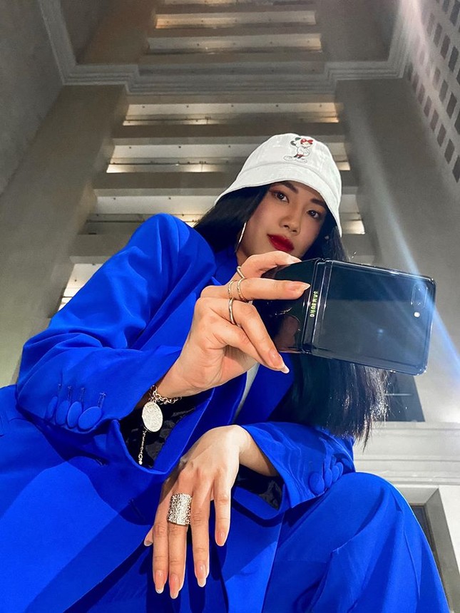 Ngày cách ly thứ 4: Ngọc Hân bất ngờ 'đổi gió' với style hầm hố, sexy làm fans 'đổ rạp' ảnh 6