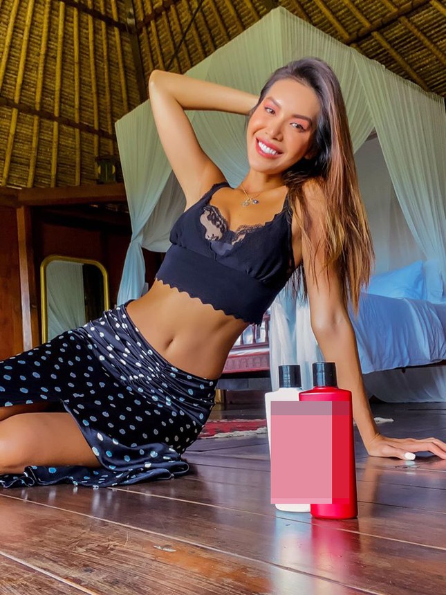 Ngày cách ly thứ 4: Ngọc Hân bất ngờ 'đổi gió' với style hầm hố, sexy làm fans 'đổ rạp' ảnh 5