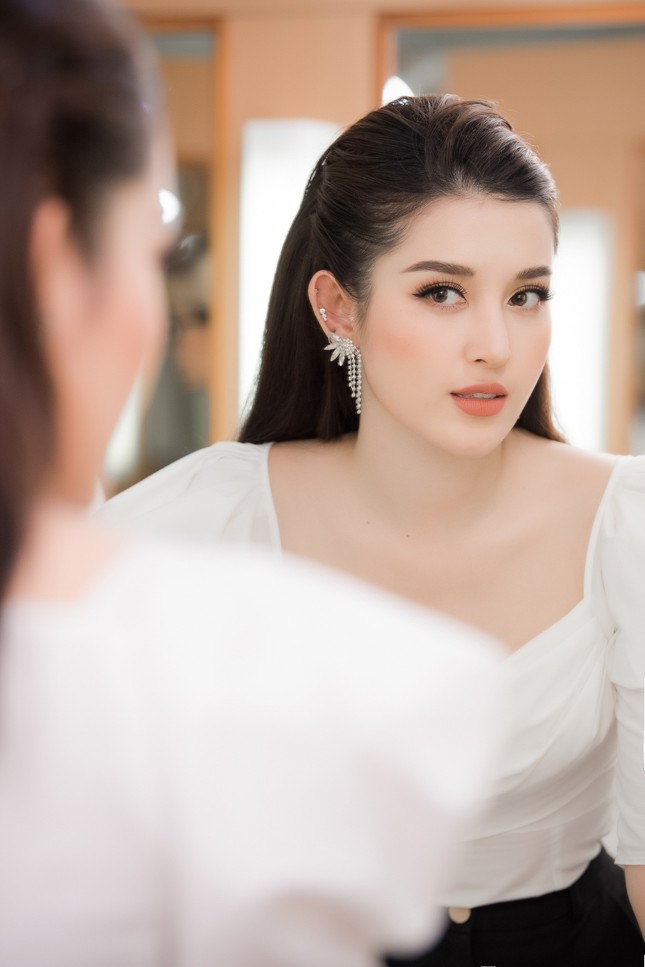 H'Hen Niê - Huyền My khoe thần thái đỉnh cao, 'tái xuất' xinh đẹp sau dịch COVID-19 ảnh 2
