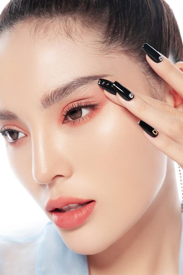 Minh Tú khoe eo 'con kiến' cực sexy, Hoàng Thuỳ nóng bỏng không kém với bikini hoạ tiết ảnh 13
