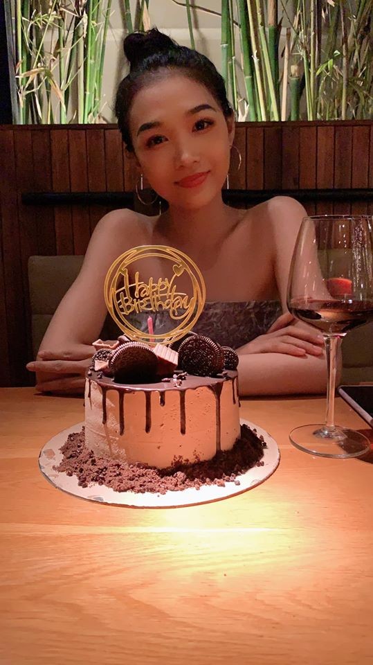 Minh Tú khoe eo 'con kiến' cực sexy, Hoàng Thuỳ nóng bỏng không kém với bikini hoạ tiết ảnh 5