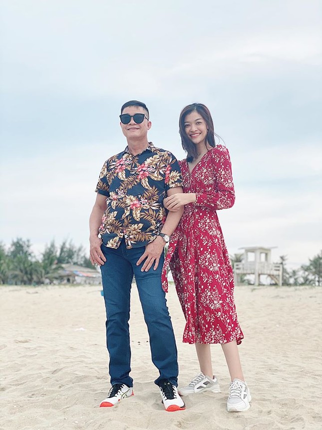 Mặc đồ bơi đơn giản, Lan Khuê vẫn làm fans 'phát sốt' với đường cong 'bỏng mắt' ảnh 13
